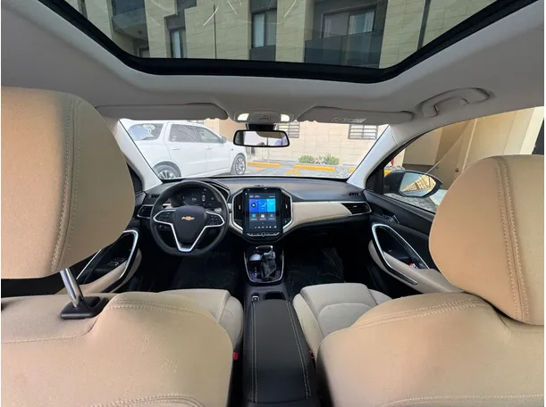 Car image 14