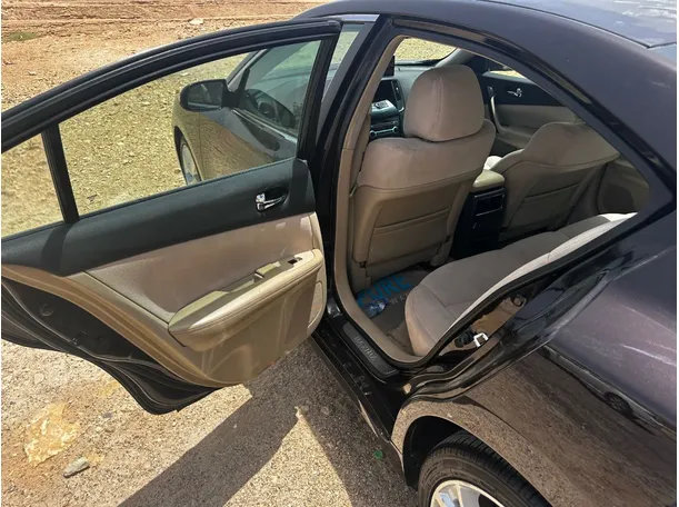 Car image 13
