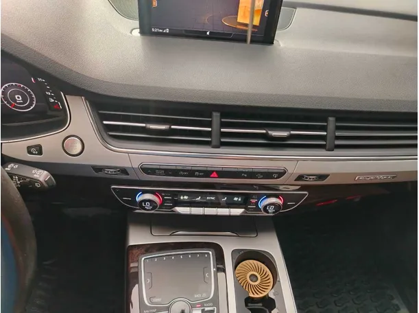 Car image 24