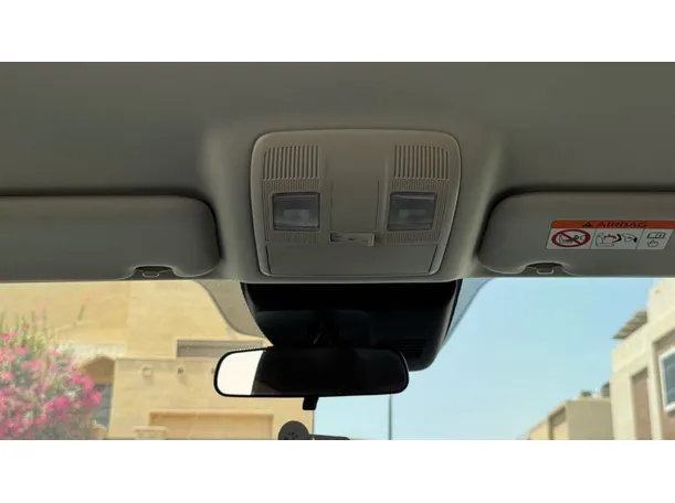 Car image 25