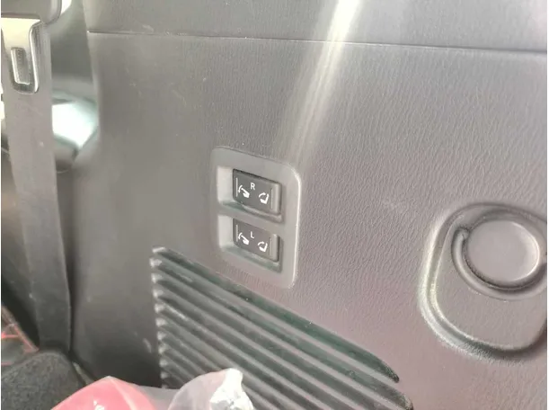 Car image 34