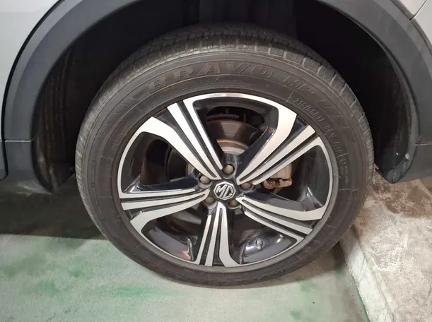 Car image 9
