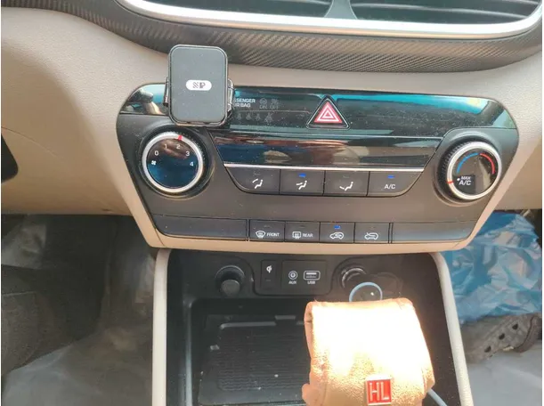 Car image 26