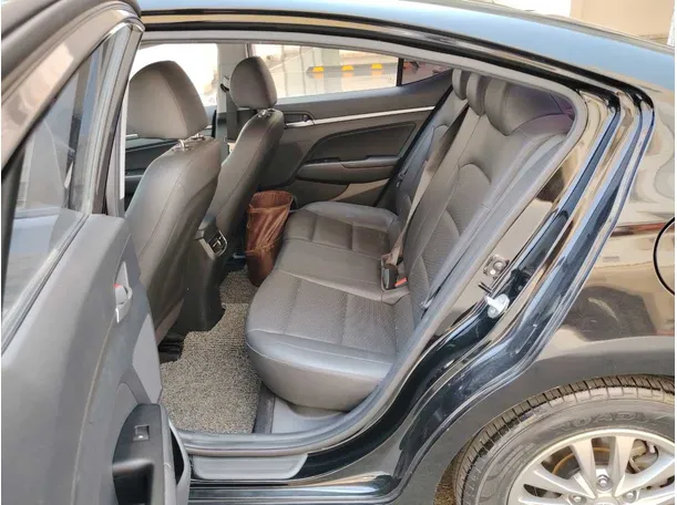 Car image 16