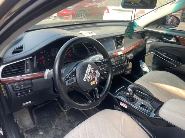 Car image 14