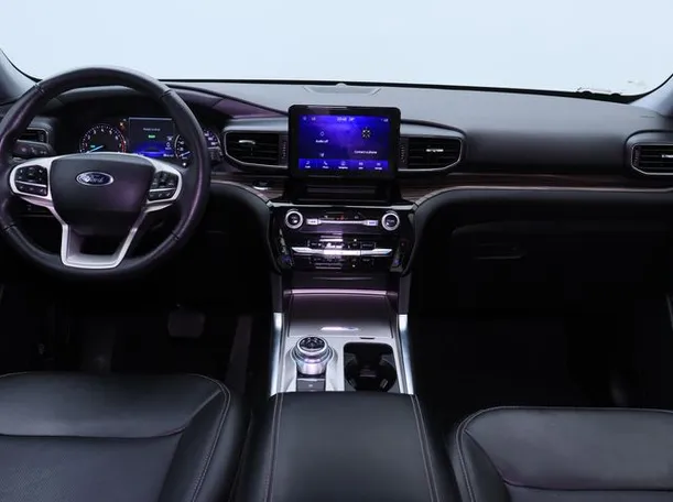 Car image 14