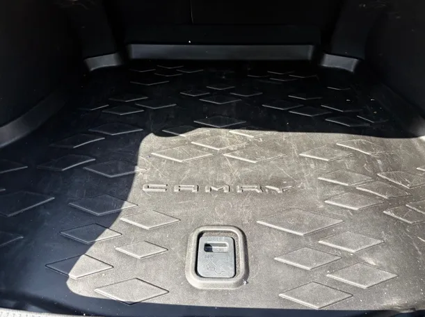 Car image 25