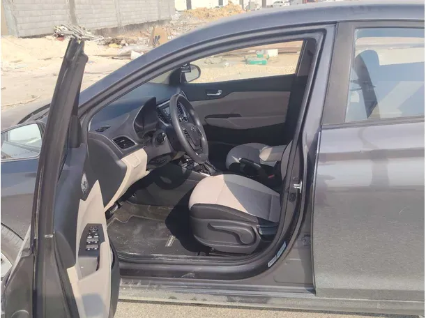 Car image 13