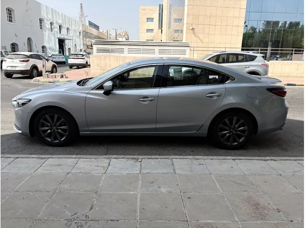 Car image 8