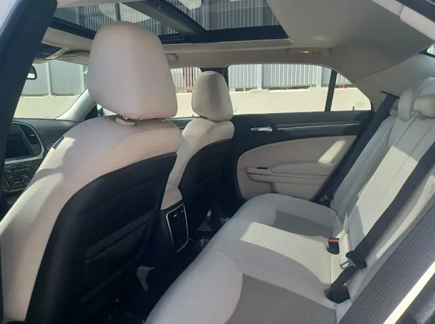 Car image 14