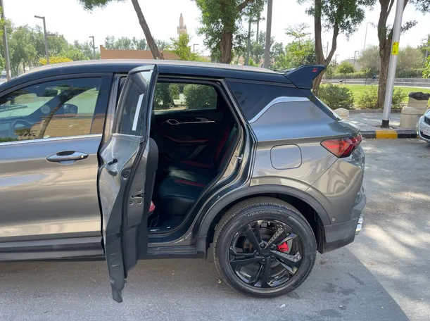 Car image 15