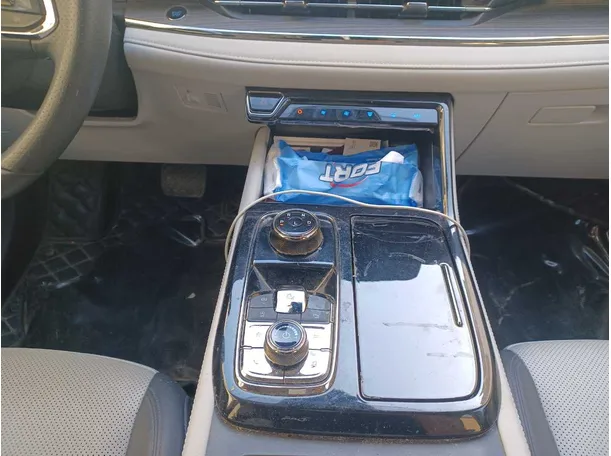 Car image 14
