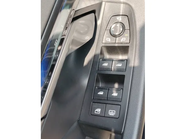 Car image 33