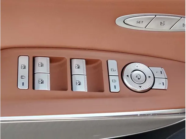 Car image 30