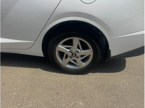 Car image 9