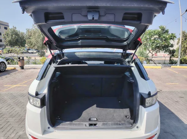 Car image 23