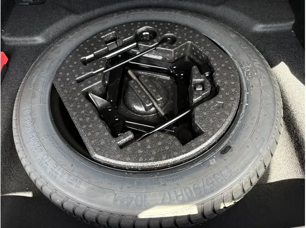 Car image 33