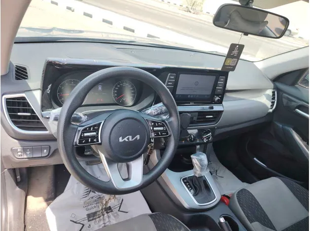 Car image 11