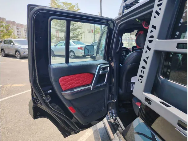 Car image 14