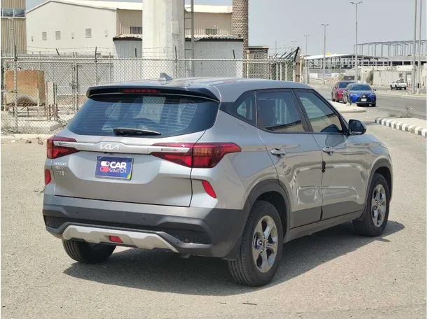 Car image 5