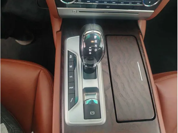 Car image 23