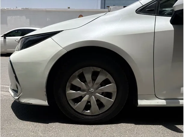 Car image 9