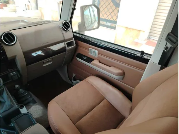Car image 36