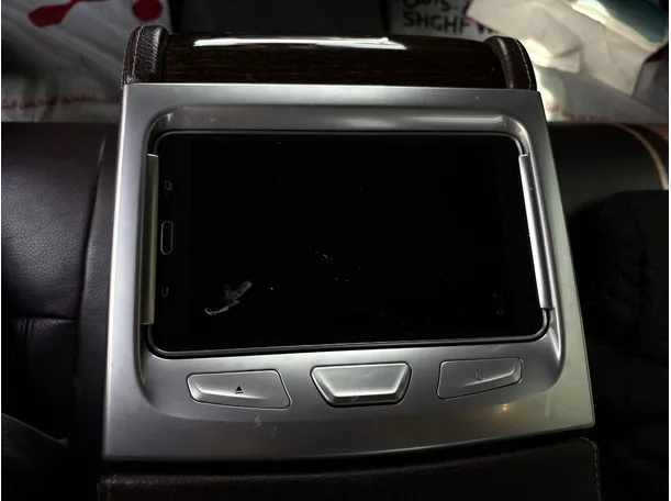 Car image 24