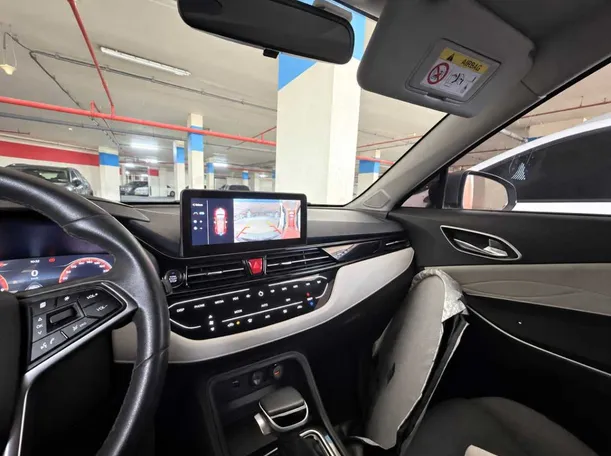 Car image 12