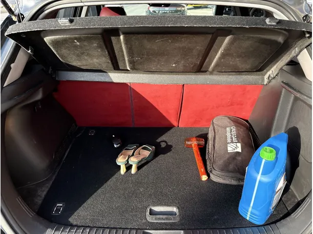 Car image 25