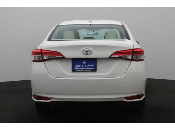 Car image 12