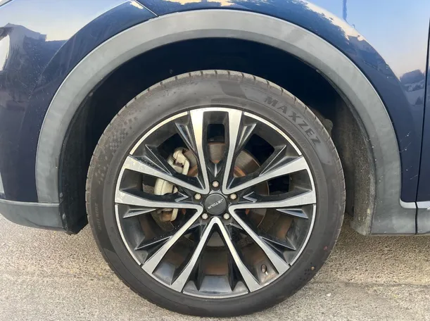 Car image 9