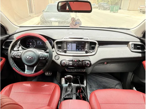Car image 18