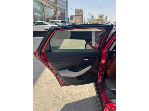 Car image 12