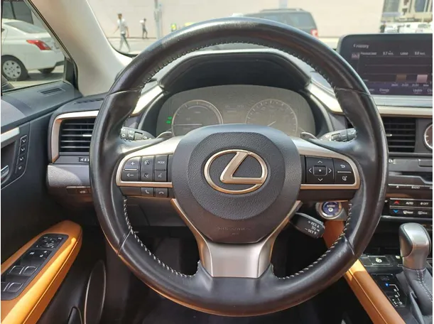 Car image 14