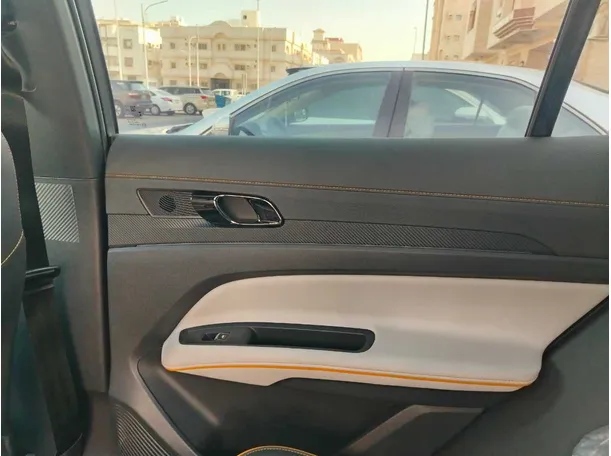 Car image 35