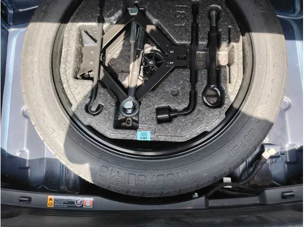 Car image 37