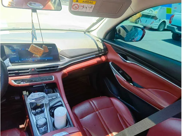 Car image 24