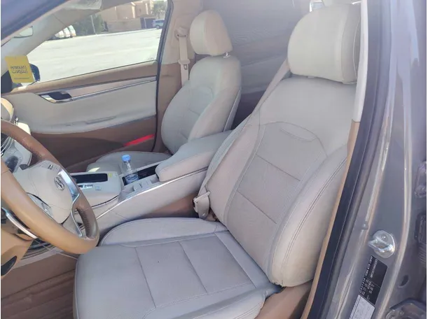 Car image 13