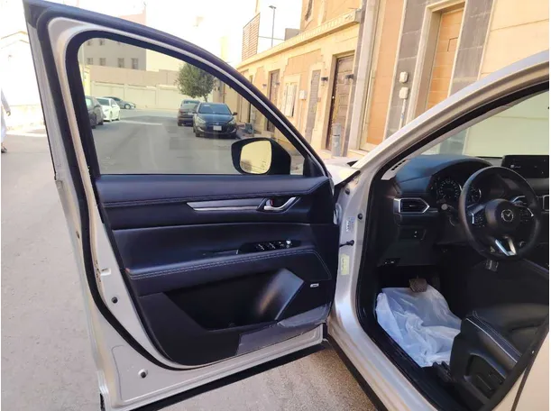 Car image 12