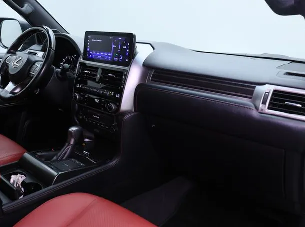 Car image 10