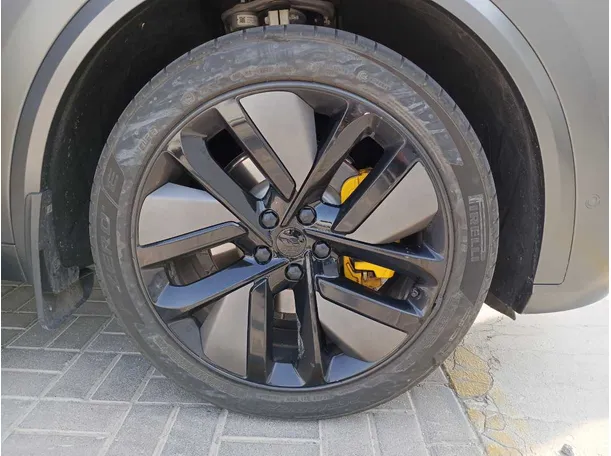 Car image 9
