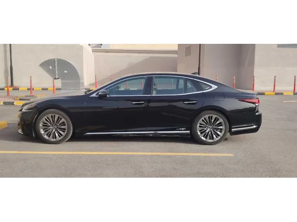Car image 8
