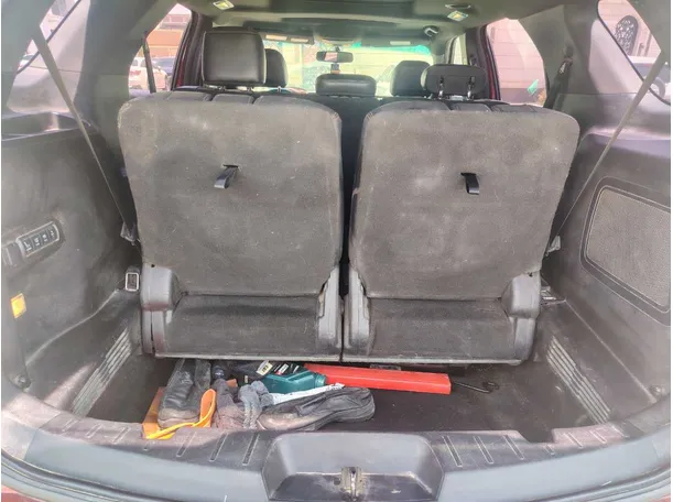 Car image 26