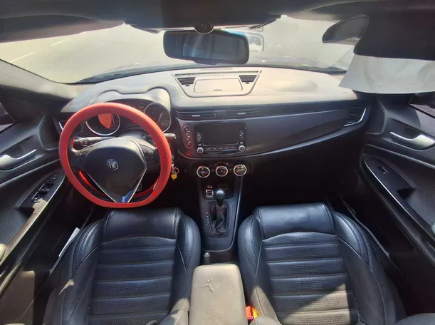 Car image 14