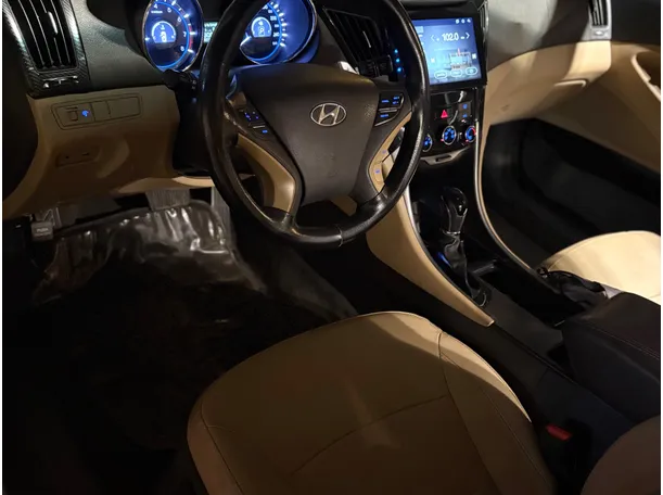 Car image 7