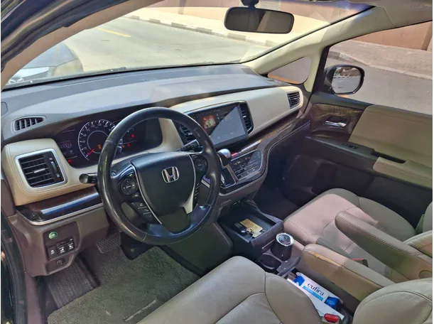 Car image 12