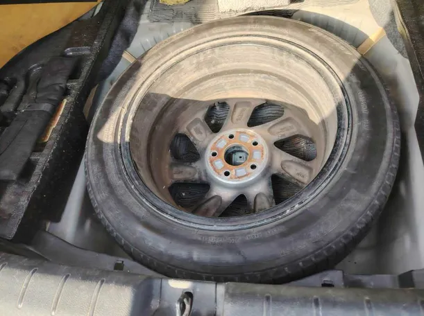 Car image 39