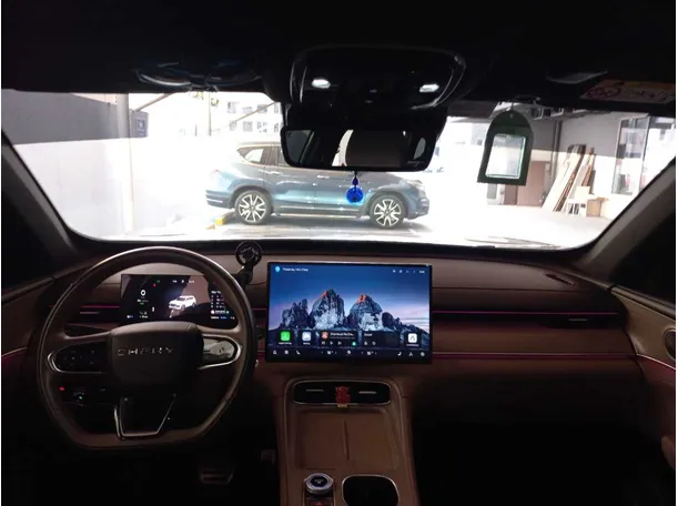 Car image 14