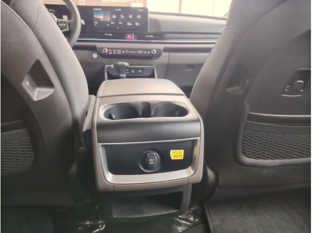 Car image 27